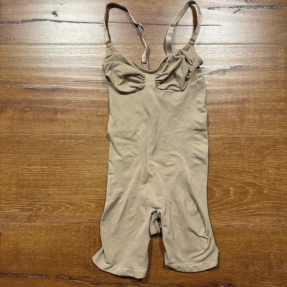 Skims Everyday Sculpt Bodysuit L 5.5" Brown Mid Thigh Fitted Shape Wear Nylon